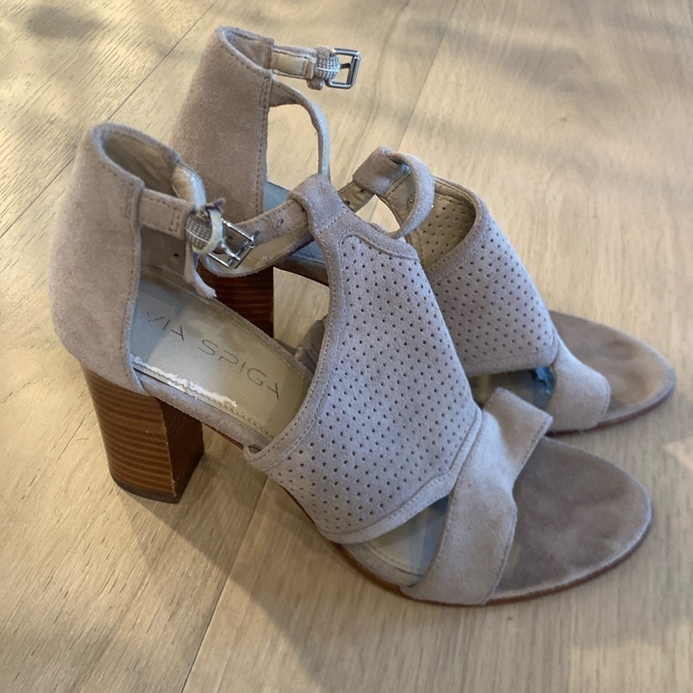 Via Spiga Suede Make me Nude heels size 6